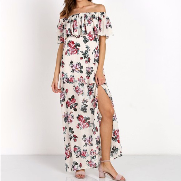 Roe + May Dresses & Skirts - Roe + May Brooks Maxi Vintage Floral